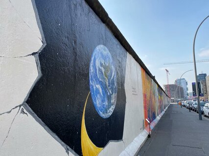 East Side Gallery-Mural "Du hast gelernt, was Freiheit heisst" vonAndre Secrit und Karsten  Thomas 