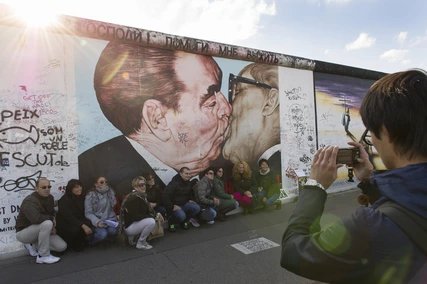 Le "Bruderkuss" sur l'East Side Gallerie à Berlin