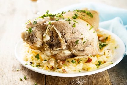 Berliner Küche: Eisbein mit Sauerkraut