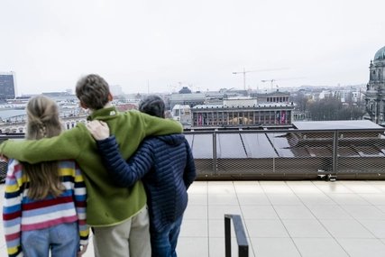 Familie im Homboldt Forum