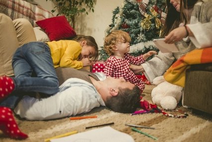 Familie an Weihnachten