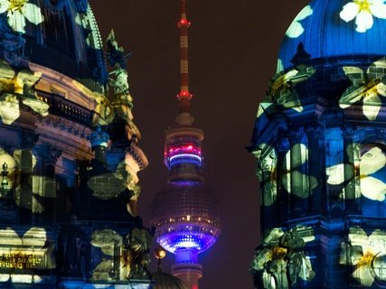Dom und Fernsehturm beim Festival of Lights in Berlin