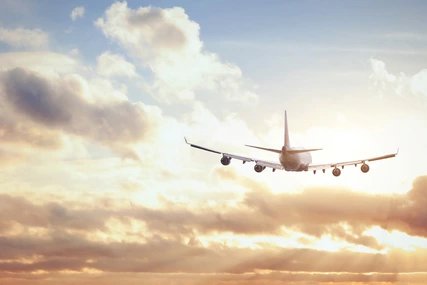 Flugzeug am Himmel