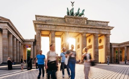 Touristen vor dem Brandenburger Tor