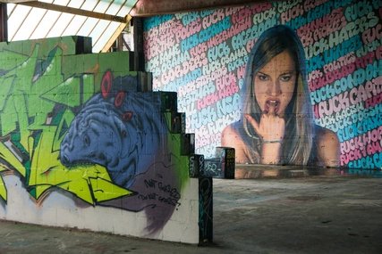 Graffiti in der Abhörstation Teufelsberg von Alexey Komarov