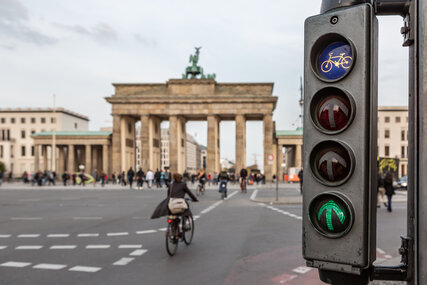 Green traffic light at the Brandenburg Gate (Berlin, Germany)