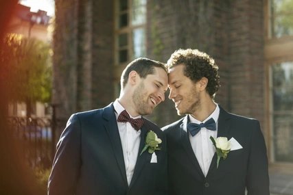 Schwules Paar am Hochzeitstag Schwules Paar am Hochzeitstag in Berlin