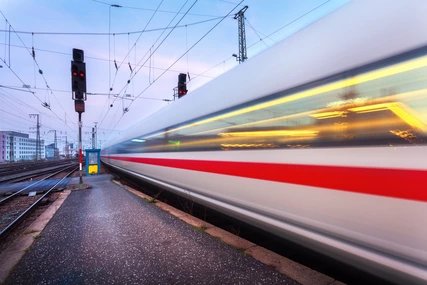 ICE Zug der Deutschen Bahn Intercity Express