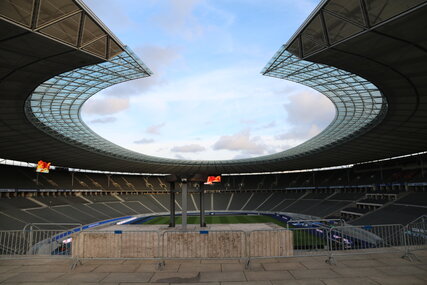 Olympiastadion Berlin mit Himmel