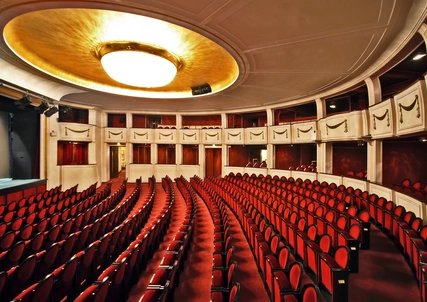 Theater und Komödie am Kurfürstendamm inside Komödie at Kurfürstendamm