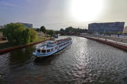 Boat tour in the center of Berlin Boat tour in the center of Berlin with Stern und Kreisschiffahrt