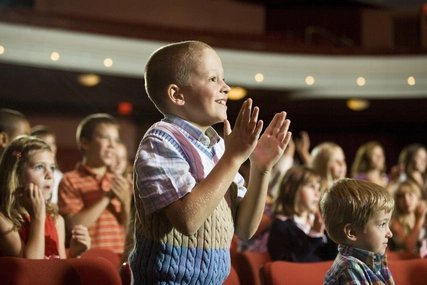 Los niños en el teatro Los niños en el teatro