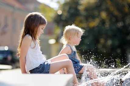 Abkühlung im Sommer Wasserspielplätze