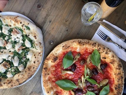 Pizza von La Stella Nera