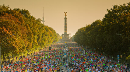 Berlin Marathon an einem Herbsttag an der Siegessäule