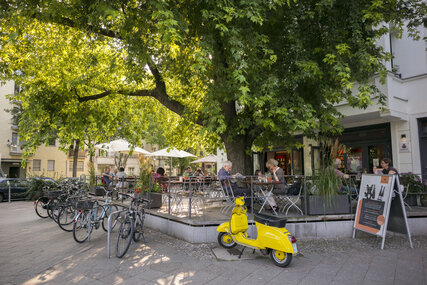 Café in Berlin Moabit im Sommer