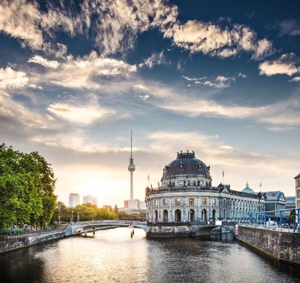 L'île aux musées de Berlin Vue sur la Spree et l'île des musées