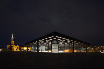 Neue Nationalgalerie bei Nacht