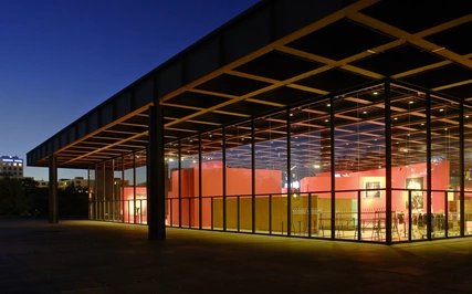 Nuova Galleria Nazionale di notte Il nuovo museo della Galleria Nazionale di Berlino