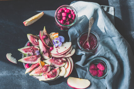 Healthy breakfast bowl with yogurt, fresh figs and frozen berries