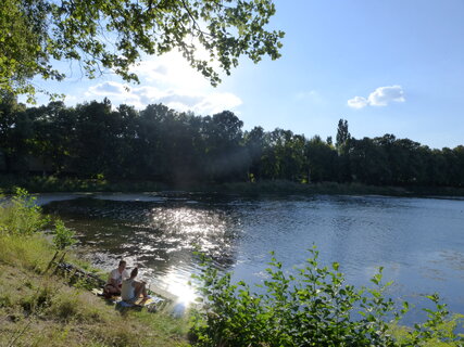 Couple at the Orankesee Berlin in summer
