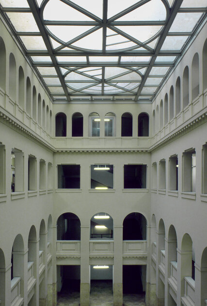 Peter-Behrens-Bau, entrance hall