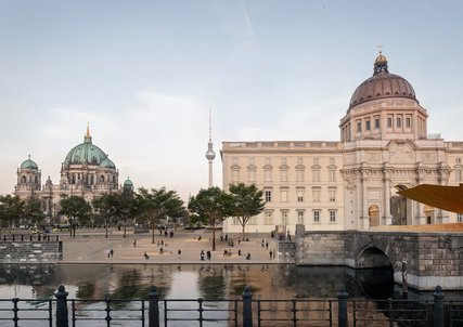 Volée de marches prévue au Schlossfreiheit du Forum Humboldt Volée de marches prévue au Schlossfreiheit du Forum Humboldt à Berlin