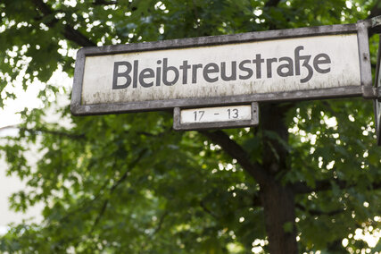 Bleibtreustraße, Berliner Straßenschild