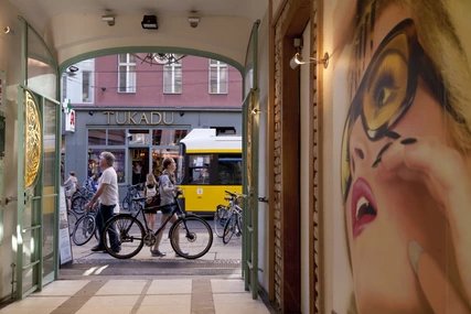 Hackescher Markt in Berlin Mitte Eingang zu den Rosenhöfen am Hackeschen Markt in Berlin