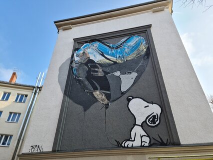 Art de rue à Berlin : Snoopy et le ballon