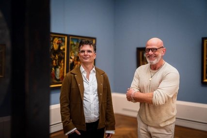 Männer in der Gemäldegalerie