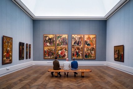 Männer in der Gemäldegalerie