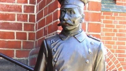 Hauptmann von Köpenick Statue vom Hauptmann von Köpenick