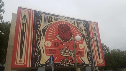 Streetart at Mehringplatz: Make Art not War by Shepard
