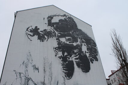 Astronaut/Cosmount, Streetart Kunstwerk von Victor Ash