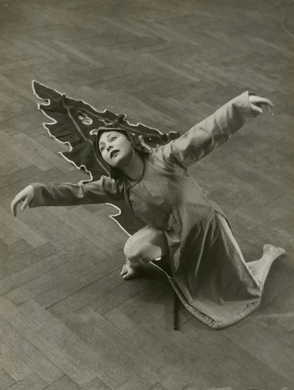 Tatjana Barbakoff, Mongolian Flag Dance, 1920-1933 Tatjana Barbakoff, Mongolian Flag Dance, 1920-1933