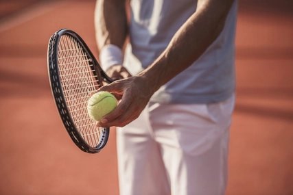 Man playing tennis