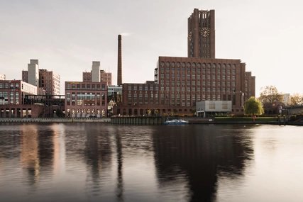 Gebäudekontur des Ullsteinhaus am Tempelhofer Hafen Berlin