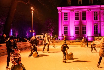 Ice skating rink at Weihnachten at the Tierpark, Friedrichsfelde 