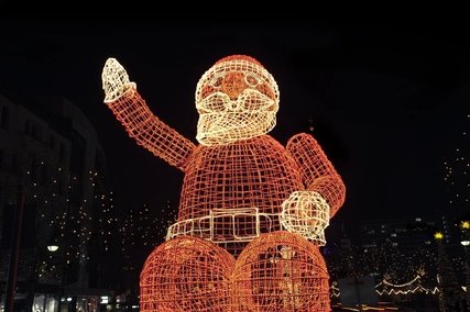 Erleuchteter Weihnachtsmann am Kudamm