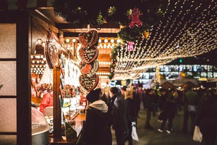 Weihnachtsmarktbesucher am Alexanderplatz