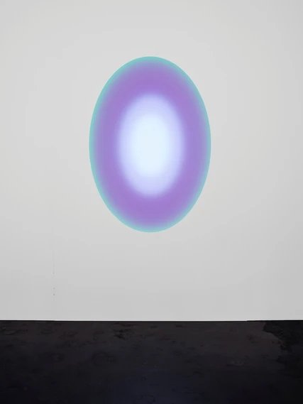 Werkansicht James Turrell: James Turrell, Small Elliptical Glass “First Cause”, 2024, Glass, computer- controlled LED, aluminum, corian