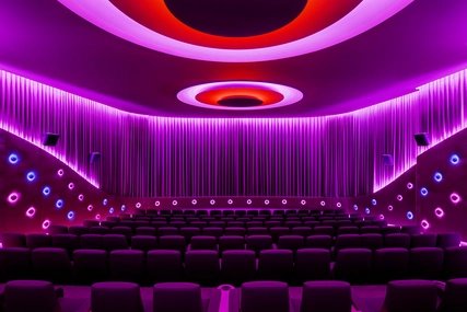Kino Zoopalast in Berlin, Saal Kino Zoo Palast in Berlin, beleuchteter Saal