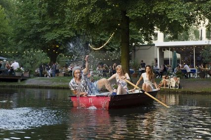Rudern vor dem Cafe am Neuen See