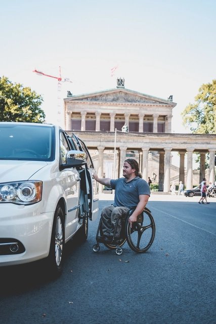 Fahrservice für gehbehinderte Personen Berlin-Barrierefrei