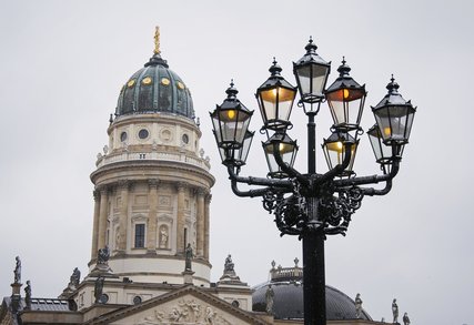 Winter auf dem Gendarmenmarkt in Berlin Deutscher Dom am Gendarmenmarkt im Winter