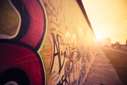 Berliner Mauer bei Sonnenuntergang