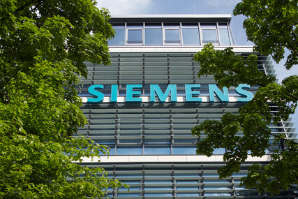 Verwaltungsgebäude mit Siemens Schriftzug