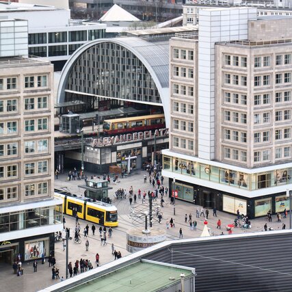 Ausblick über den Alexanderplatz mit Bahnhof