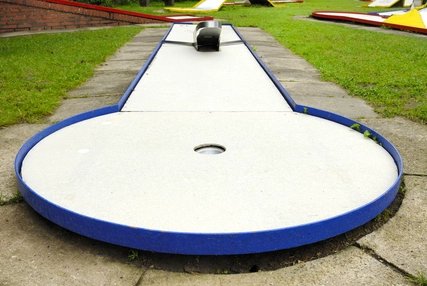 Mini golf course